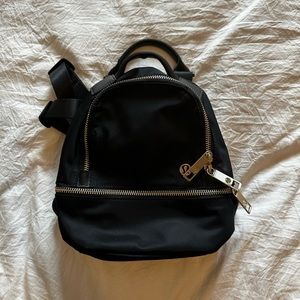 Lululemon mini city adventurer